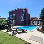 Nina * Tar-Vabriga
