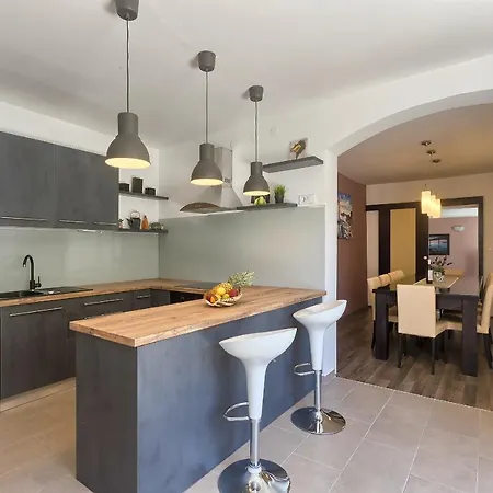 Nina Villa Tar-Vabriga