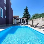 Nina Villa Tar-Vabriga