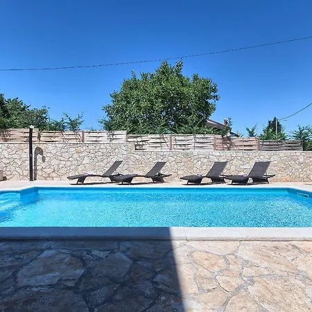 Willa Nina Tar-Vabriga