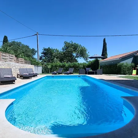 Nina Villa Tar-Vabriga
