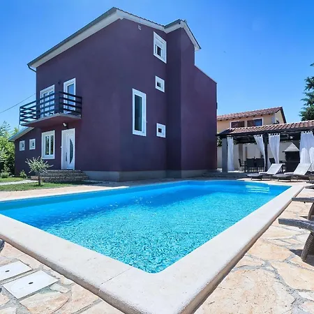 Nina Villa Tar-Vabriga